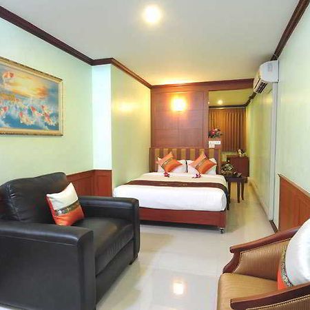 Sky Suites Bangkok Exterior foto