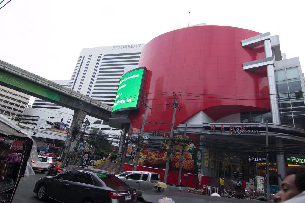 Sky Suites Bangkok Exterior foto