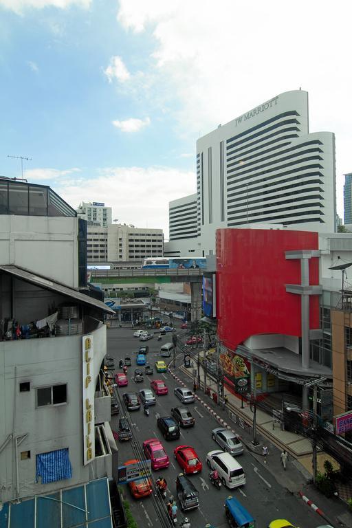 Sky Suites Bangkok Exterior foto