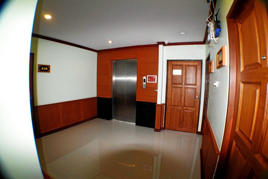 Sky Suites Bangkok Exterior foto